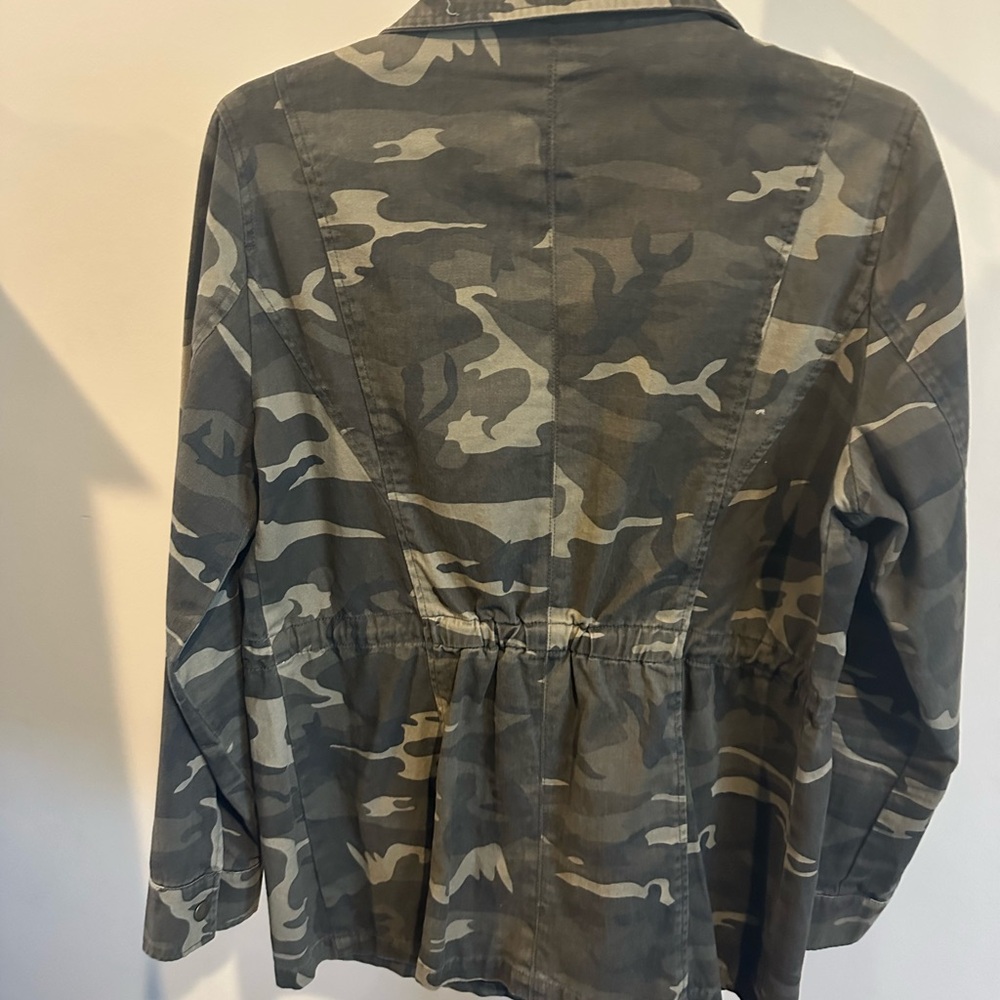 New Camouflage Women's Jacket - Picture 4 of 5
